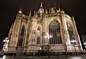 Коледно настроение в Милано - самолетна програма на български език!