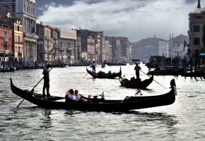 Екскурзия в ИТАЛИЯ - Коледна магия във Венеция - със самолет и водач от България!